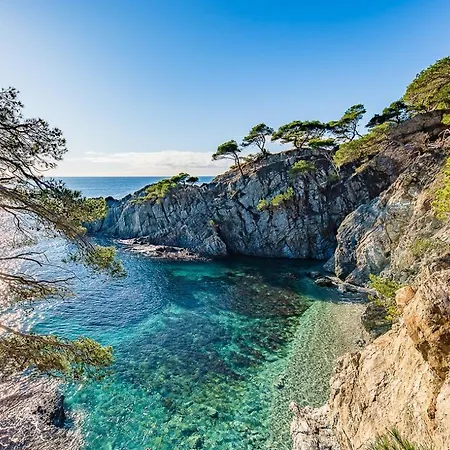 étoiles D'or: Seaside Luxury In